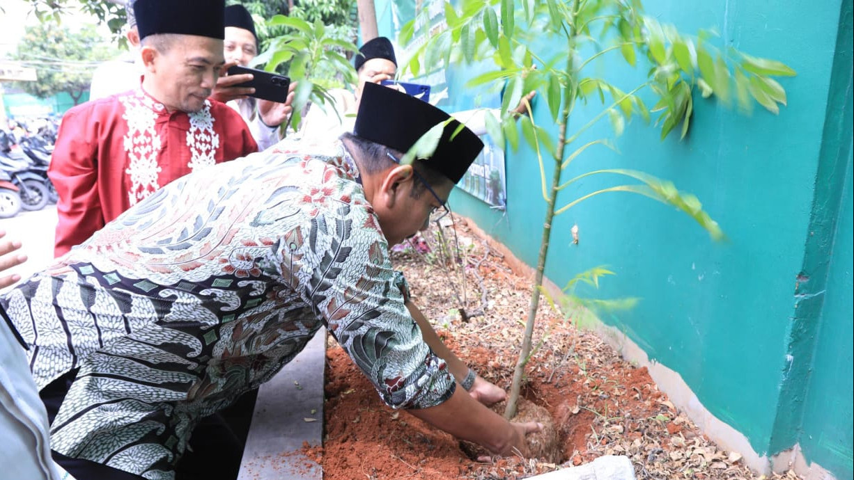 Tarhib Ramadan, Kemenag Bersih-bersih Masjid dan Tanam Satu Juta Pohon