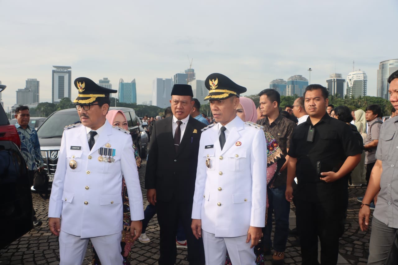 Presiden Prabowo Lantik Dr. Ir . H,M.Si., Dan Romli. S.kom., S.H., M.H., Sebagai Bupati Dan Wakil Bupati LampungUtara Terpilih Priode 2025-2030 Di Istana Negara Jakartaa. Hamartoni Ahadis.