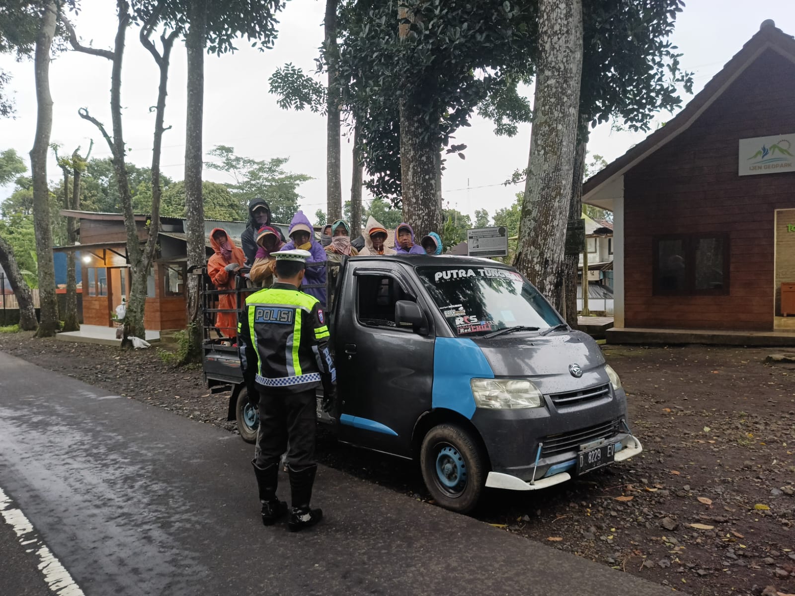 Patroli Subuh upayah Preventi Satlantas Bondowoso Buntut Laka Tunggal di Ijen tidak terulang