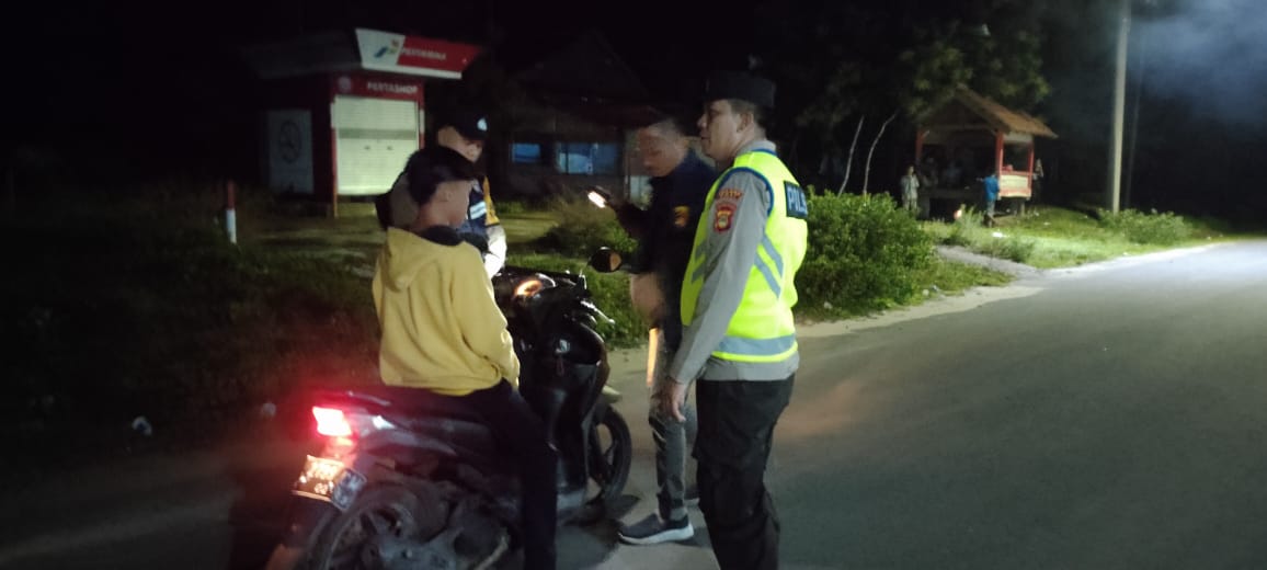 Polsek Penukal Utara Menggelar Kegiatan Rutin Yang Ditingkatkan (KRYD) Dalam Bentuk Razia Terpadu