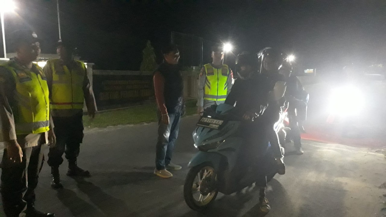 Polsek Penukal Utara Menggelar Kegiatan Rutin Yang Ditingkatkan (KRYD) Dengan Razia Terpadu