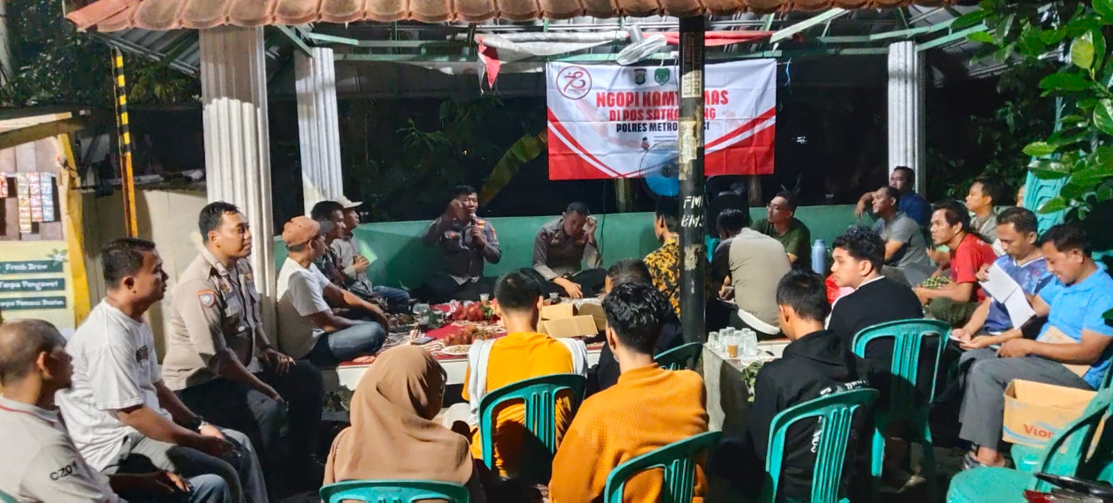 Polsek Cikarang Pusat Gelar "Ngopi Kamtibmas" Bersama Warga Perum Griya Hegarasri