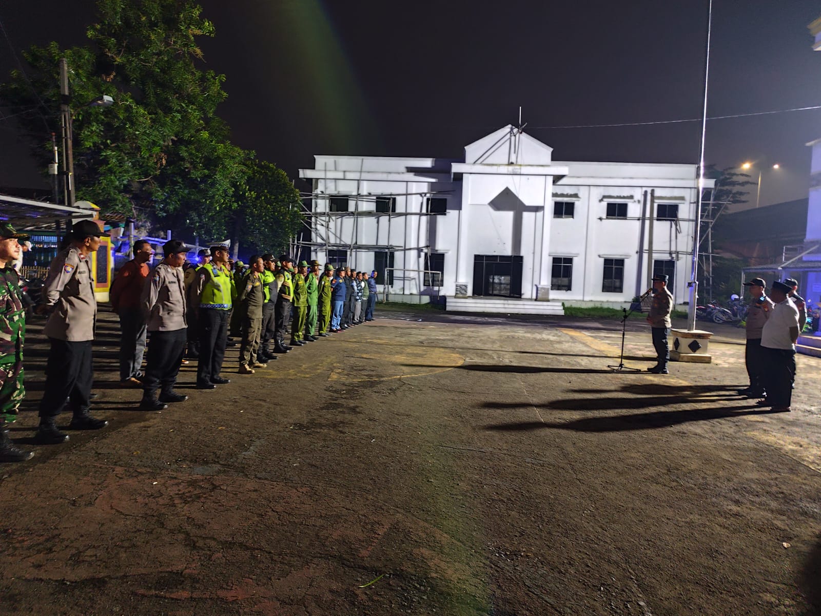 Kapolsek Cikarang Pusat Pimpin Apel Gabungan Giat KRYD dan Patroli Cipkon dan OKJ