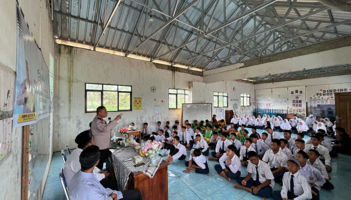 Sosialisasi Bahaya Narkoba dan Penerimaan Polri di Pondok Pesantren Qolbun Salim oleh Polres PALI