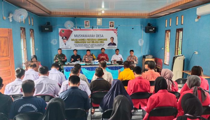 MUSYAWARAH DESA PENETAPAN APBDES DESA BERUGE DARAT TAHUN 2025 BERLANGSUNG LANCAR DAN KONDUSIF