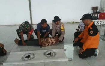 Wujudkan Masyarakat Tangguh Bencana Anggota Polres Probolinggo Inisiasi Gelar Simulasi di Daerah Rawan Banjir