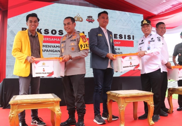 Bersama Unsur Mahasiswa Dan OKP, Kapolda Sumsel Melepaskan Baksos Polri Sebanyak 4200 Paket Sembako