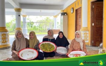 Mahasiswa KKN 223 Unimal Lestarikan Kuliner Khas Aceh, Timpan, Bersama Warga Cot Laba