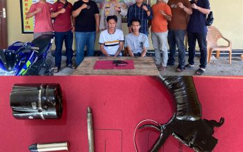 Unit Reskrim Polsek Penukal Abab Berhasil Ringkus Dua Pria Membawa Senpi Rakitan di Jalan Raya Desa Betung