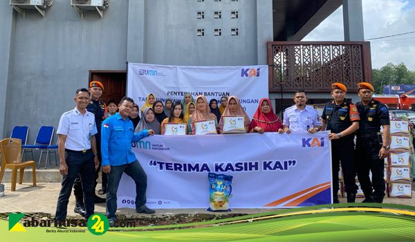 Dukung Upaya Pengentasan Kemiskinan di Sumsel, KAI Divre III Palembang Salurkan 300 Paket Sembako