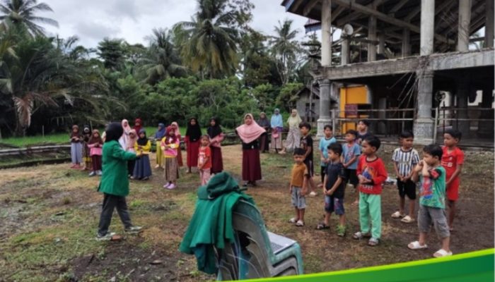 Ajak Hidup Sehat, Mahasiswa KKN Kelompok 223 Adakan Senam Pagi Bersama Anak-Anak Gampong Cot Laba