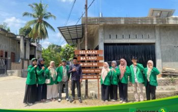 Kuatkan Identitas Desa, Mahasiswa KKN kelompok 49 Membangun Gapura / Plang Nama Desa