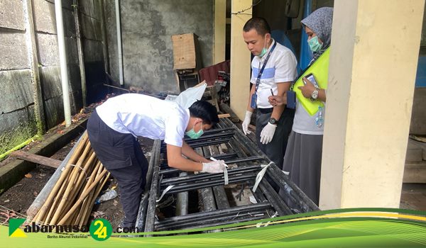 Tim Pokja Pengelolaan BMN saat menginventarisasi barang rusak@Kabarnusa24.com