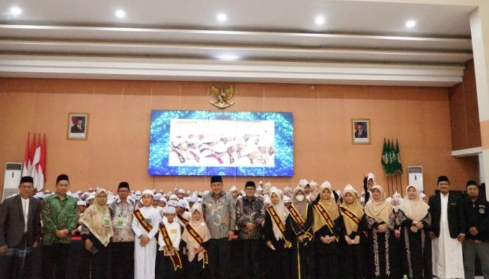 Pj Bupati Bekasi Hadiri Wisuda Akbar Tahfiz FK-RTQ 2025