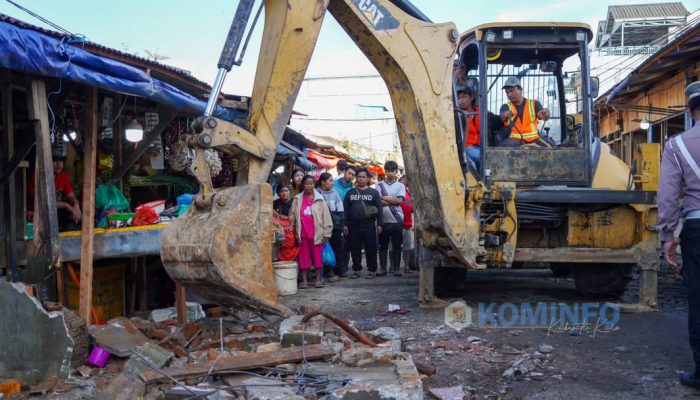 Pemerintah Kabupaten Karo Lakukan Penertiban di Pusat Pasar Berastagi