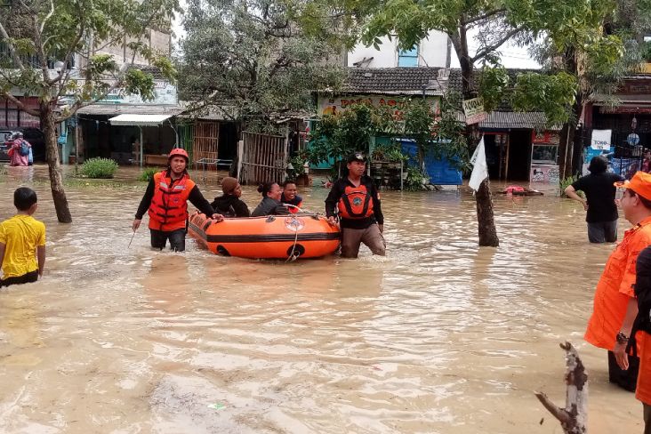 Khutbah Jumat: Menumbuhkan Empati dan Semangat Gotong-royong dalam Musibah