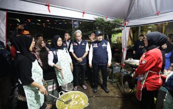 Banjir Bekasi, Mensos dan Wamensos Turun Langsung Bantu Korban Banjir