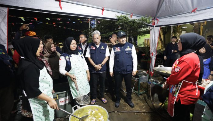 Banjir Bekasi, Mensos dan Wamensos Turun Langsung Bantu Korban Banjir