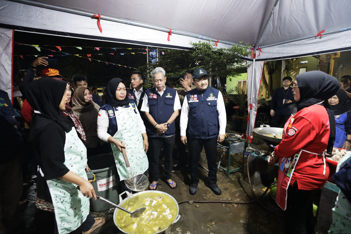 Banjir Bekasi, Mensos dan Wamensos Turun Langsung Bantu Korban Banjir