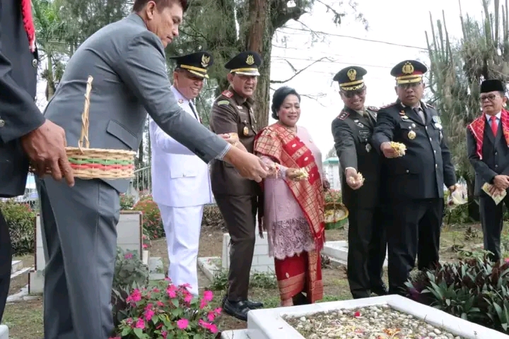 Forkopimda Karo Gelar Ziarah Makam Pahlawan dalam Peringatan Hari Jadi Kabupaten Karo ke-79