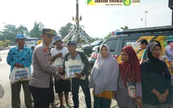 Berbagi Ramadhan,Kapolres Lampung Utara  Bersama Jajarannya Bagikan Nasi Kotak dan Takjil Kepada Masyarakat