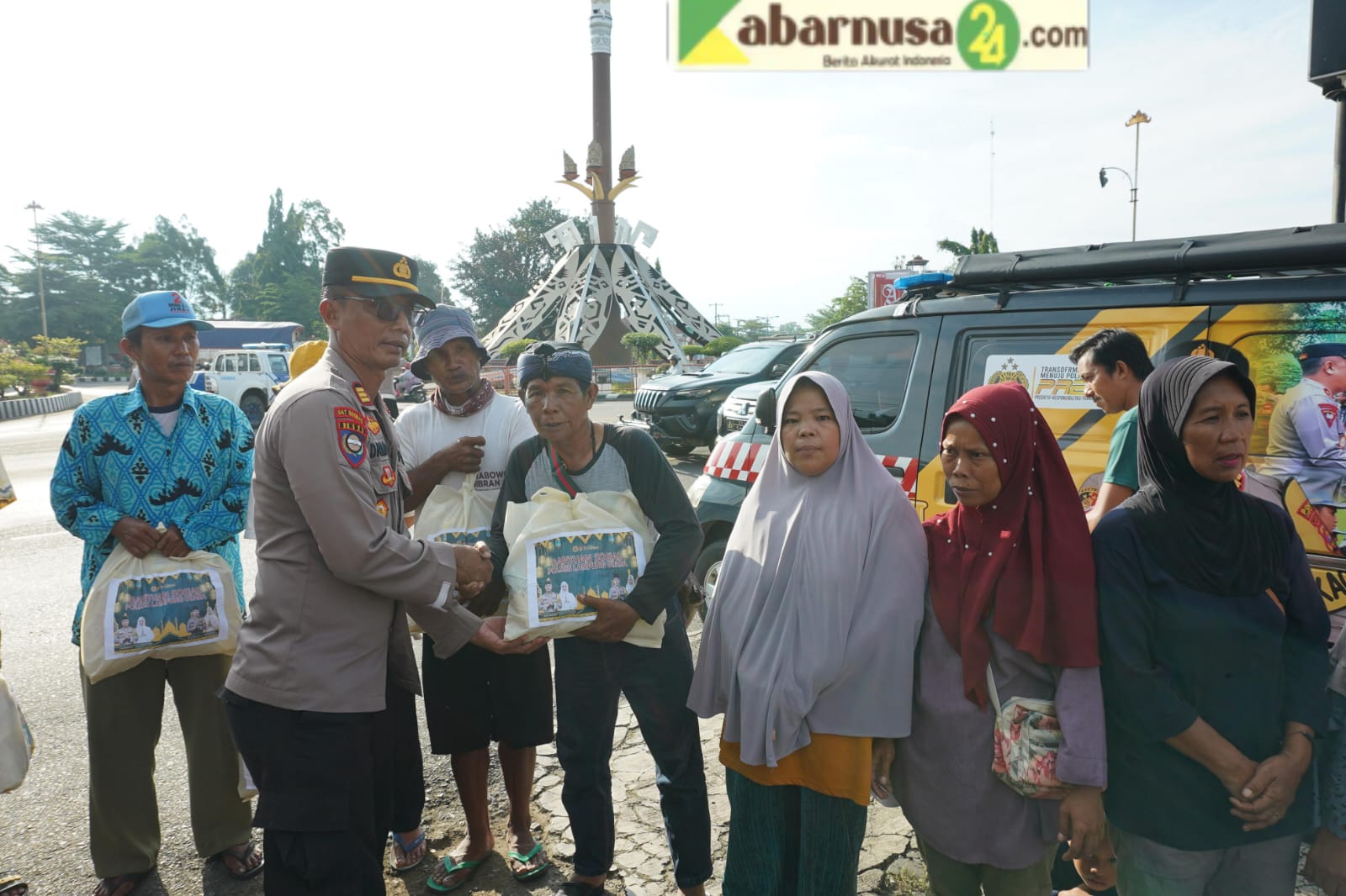 Berbagi Ramadhan,Kapolres Lampung Utara Bersama Jajarannya Bagikan Nasi Kotak dan Takjil Kepada Masyarakat