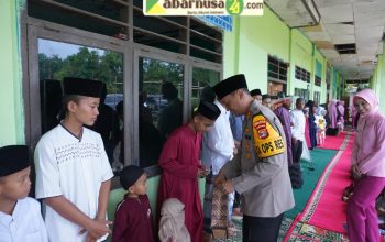 Ramadan Berbagi, Kapolres Bersama  Ketua  Bhayangkari  Cabang Lampung Utara  Sanuni Anak Yatim