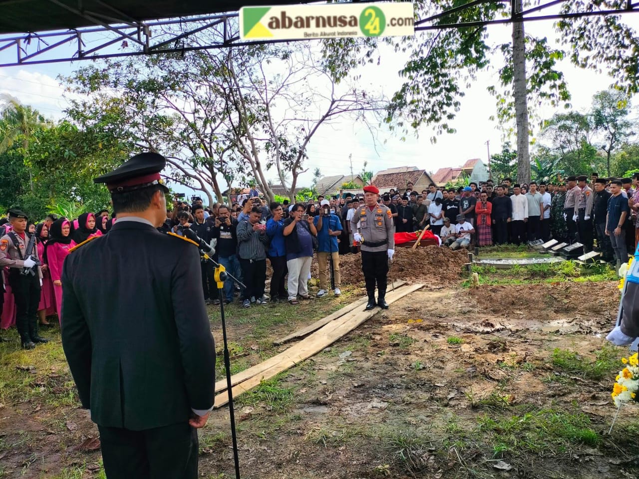 Suasana Haru Pemakaman Briptu Anumerta Ghalib Yang Gugur Saat Bertugas