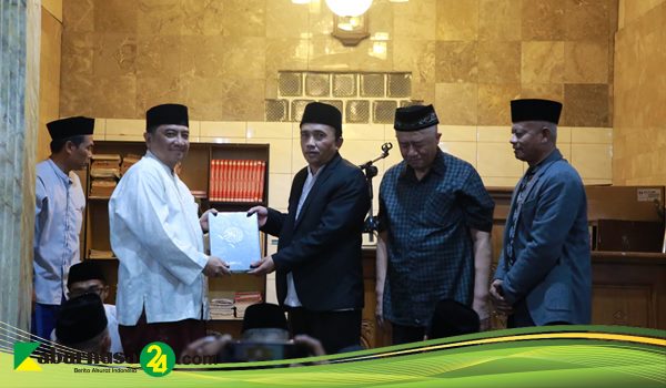 Bupati Garut saat berikan bantuan dalam Safari Ramadan@Kabarnusa24.com