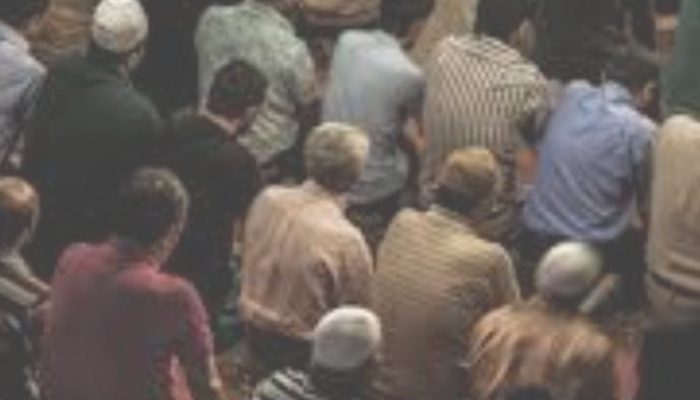Hukum Shalat Sendiri saat Shalat Jamaah Berlangsung di Tempat yang Sama