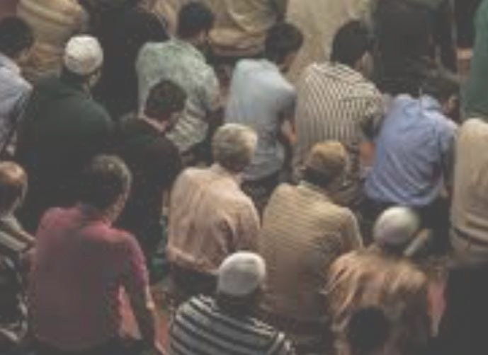 Hukum Shalat Sendiri saat Shalat Jamaah Berlangsung di Tempat yang Sama
