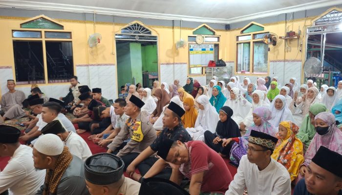 Polsek Penukal Utara Hadiri Safari Ramadhan 1446 H di Desa Tempirai