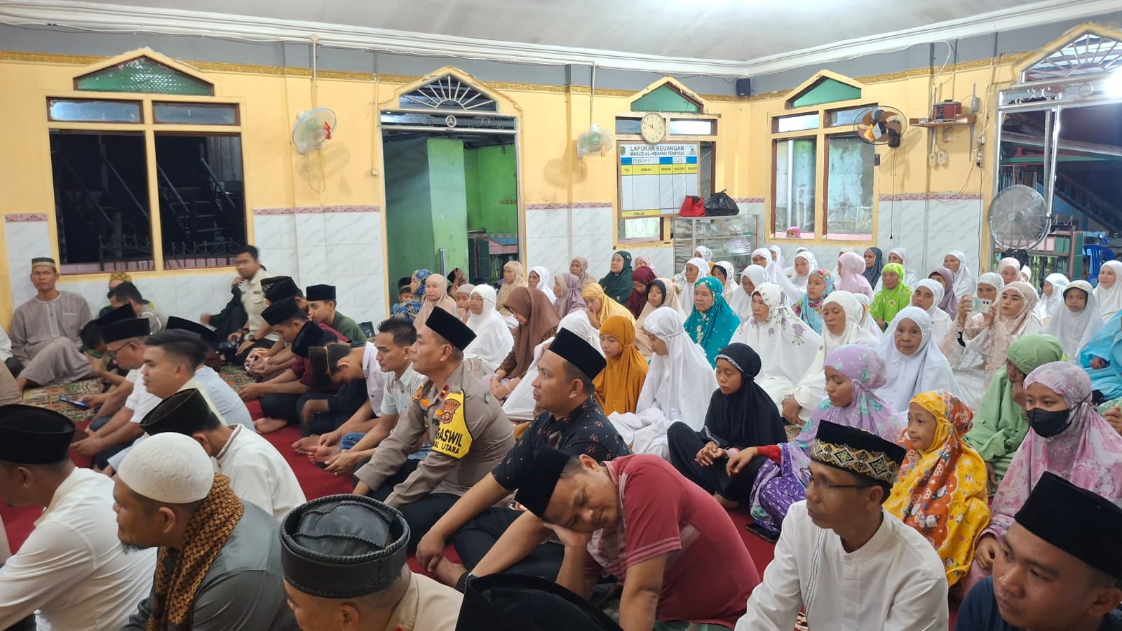 Polsek Penukal Utara Hadiri Safari Ramadhan 1446 H di Desa Tempirai