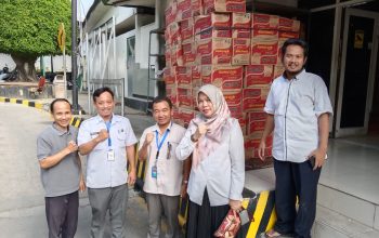 Dinas Koperasi UKM Kabupaten Bekasi Salurkan Bantuan Kepada Warga Cibarusah Terdampak Banjir