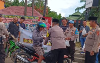 Polsek Talang Ubi Menggelar kegiatan Ramadhan Barokah Berbagi Takjil