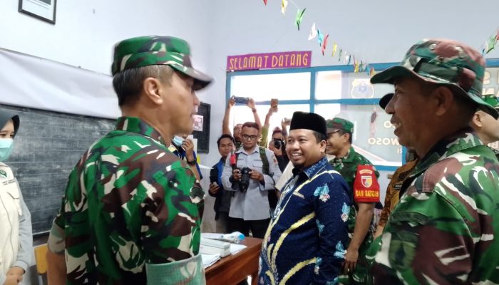 Aslog Tinjau TMMD di Desa Gunosari Kecamatan Tlogosari, Ada Khitanan Masal dan Pemberian Sembako