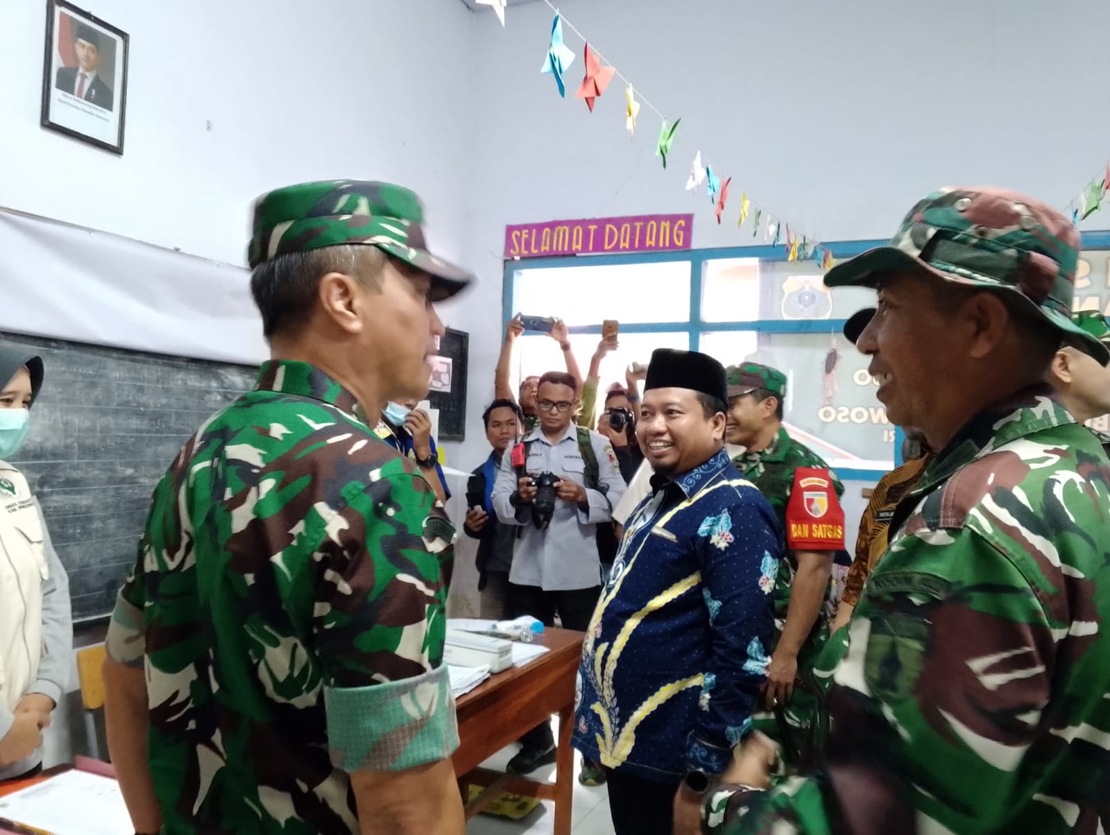 Aslog Tinjau TMMD di Desa Gunosari Kecamatan Tlogosari, Ada Khitanan Masal dan Pemberian Sembako