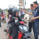 Satresnarkoba Polres PALI Bagikan Takjil Ramadan: Membangun Kedekatan Dengan Masyarakat 