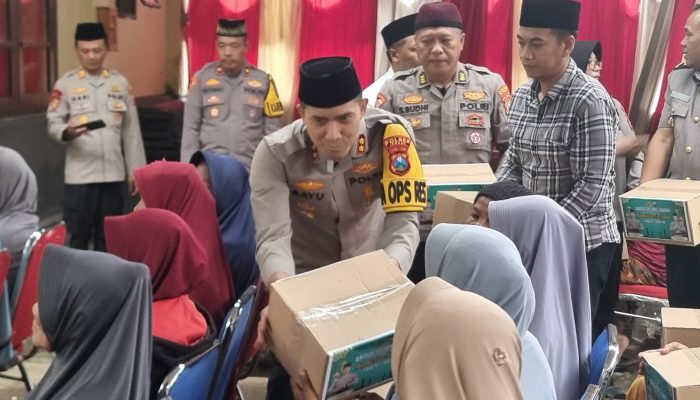 Raih Berkah Ramadhan, Polres Jember Beri Bantuan Sosial Untuk Kaum Duafa