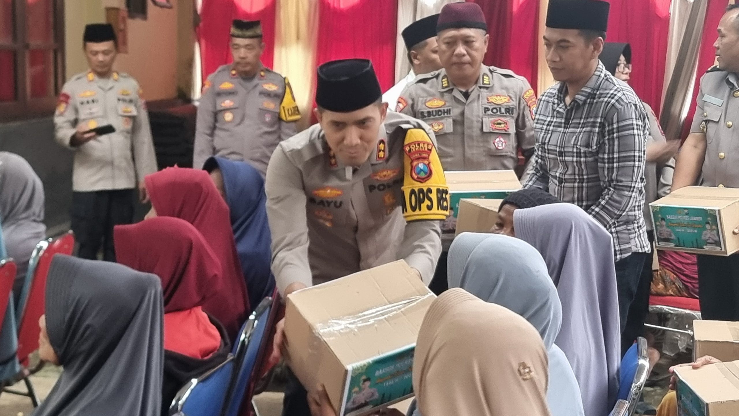 Raih Berkah Ramadhan, Polres Jember Beri Bantuan Sosial Untuk Kaum Duafa