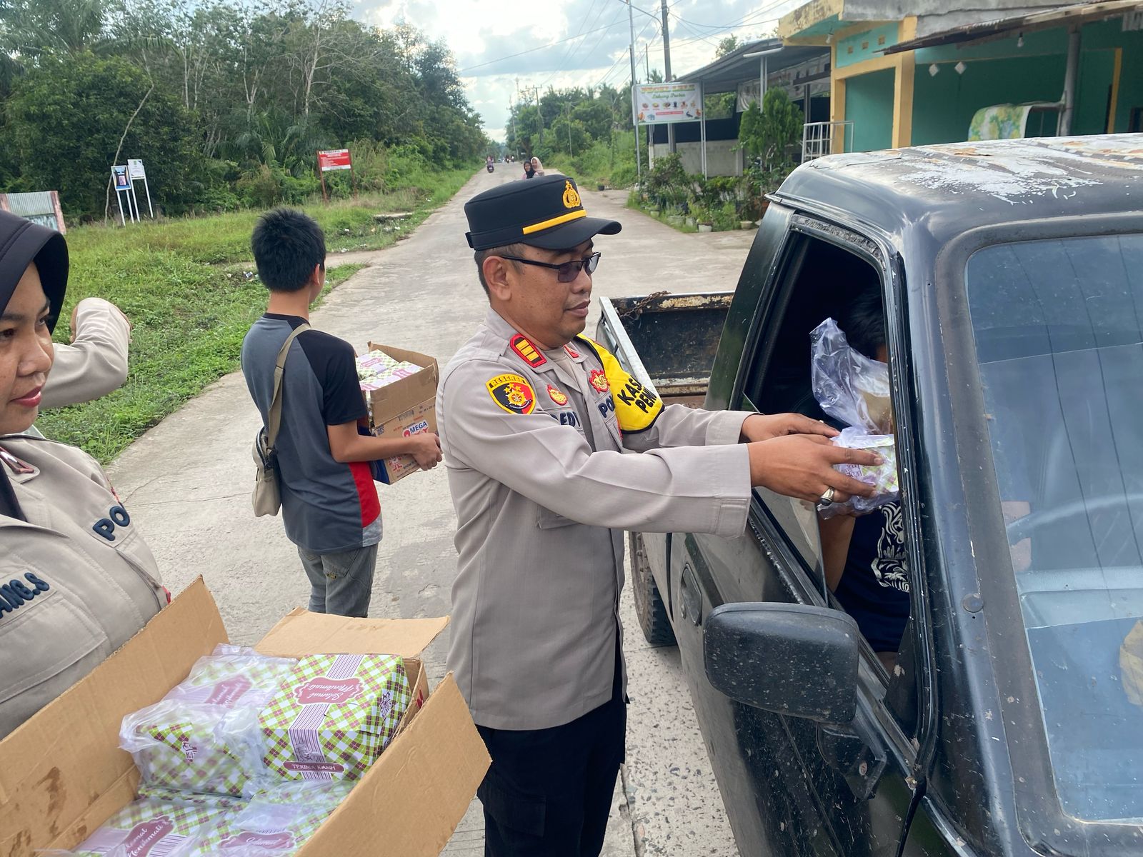 Polsek Penukal Abab Gelar “Ramadhan Barokah Berbagi Takjil”, Wujud Kepedulian Polri kepada Masyarakat