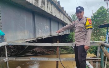 Personel Polsek Talang Ubi, Laksanakan Monitoring Terhadap Daerah Rawan Banjir di wilayah Hukumnya