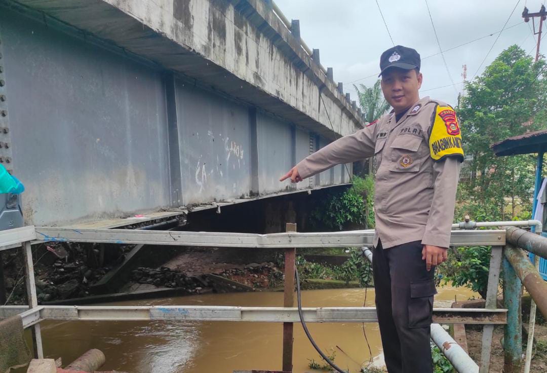 Personel Polsek Talang Ubi, Laksanakan Monitoring Terhadap Daerah Rawan Banjir di wilayah Hukumnya