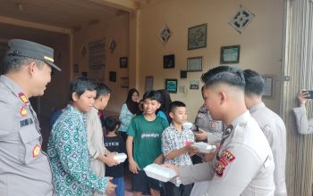 Sat Binmas Polres PALI Bagikan Takjil di Panti Asuhan Jaya Murni