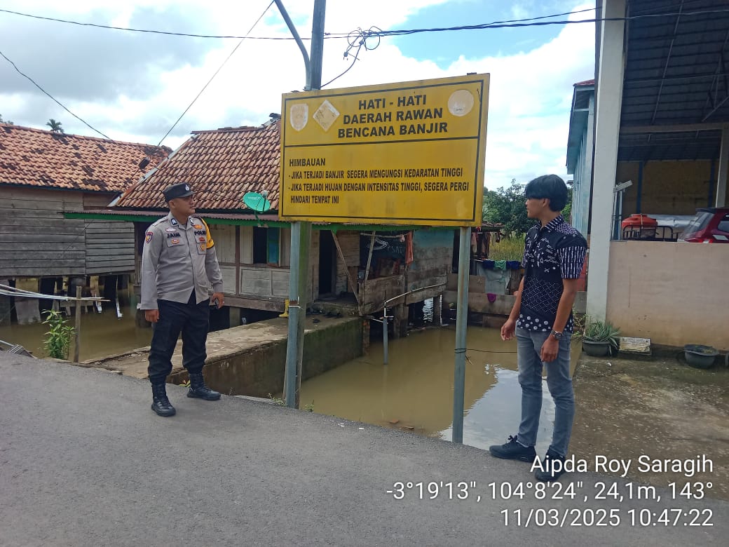 Polsek Tanah Abang Terus Memantau Situasi Terkini Debit Air Sungai Lematang dan Dampak Banjir