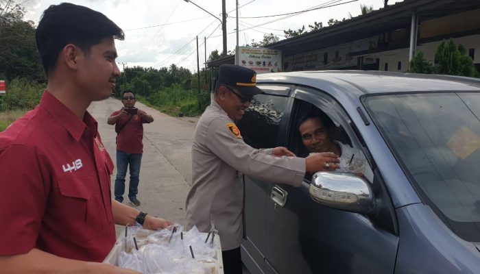 Polsek Penukal Abab Gelar “Ramadhan Barokah Berbagi Takjil” sebagai Wujud Kepedulian Sosial