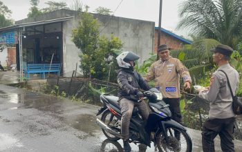 Polsek Tanah Abang Bagikan Takjil Ramadhan Untuk Masyarakat