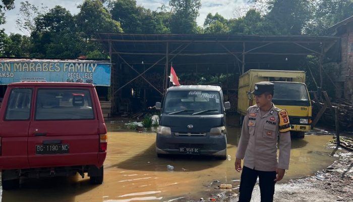 Polsek Talang Ubi Melakukan Monitoring ke Sejumlah Daerah Rawan Banjir