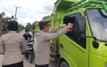 Polsek Penukal Abab Menggelar kegiatan Sosial Bertajuk Ramadhan Barokah Berbagi Takjil