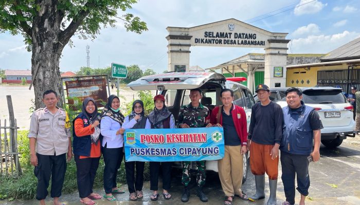 Pelayanan Maksimal Kepada Masyarakat Terdampak Banjir Diterapkan Puskesmas Cipayung